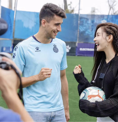 Campaña Unboxing junto al broadcaster de China iQiyi.