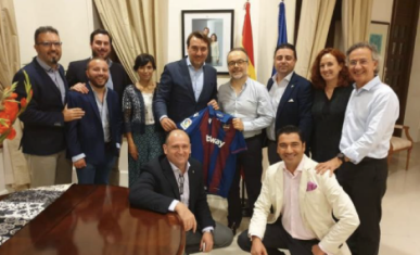 Visita del Levante UD y firma MOU con un equipo local de Futsal (Malasia).