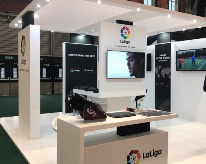 Stand de LaLiga con pantallas