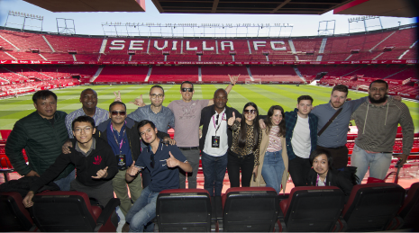 Periodistas internacionales en el campo del Sevilla